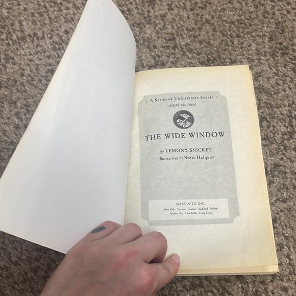 A series of unfortunate events book the third, the wide window by lemony Snicket - Picture 7 of 12